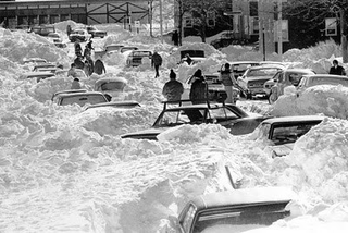 The blizzard paralyzed Chicago, down to the last clown. (Photo: User 58follow/Wikipedia)